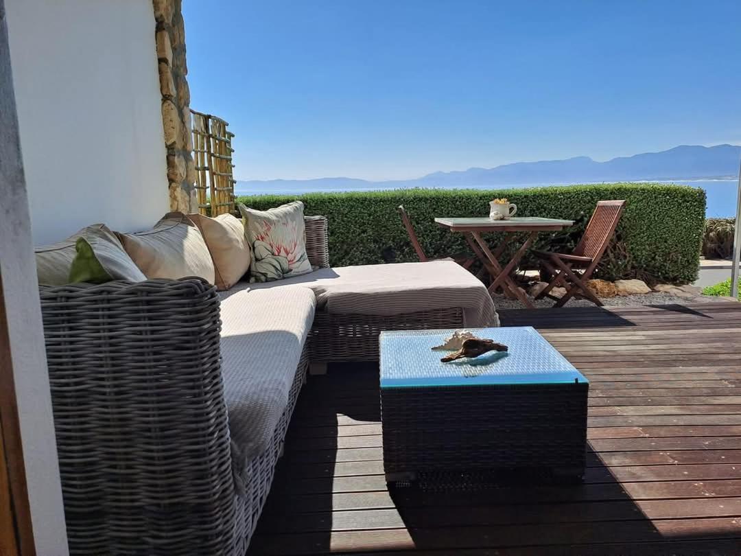 Kleinzee Oceanfront Guesthouse Gansbaai Exterior photo